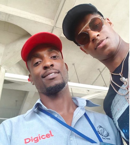 Platinumbgi's tweet photo. #selfie🤳🏽at your service! 
Our porter Amson with Marcus Rashford, Manchester United @marcusrashford professional footballer #PremierLeague #ManchesterUnited #football ⚽️ #platinumservicesbgi #platinumservices #airport #porter #redcap #visitbarbados #tourism #iamtourism https://t.co/9zI7aLPHFi