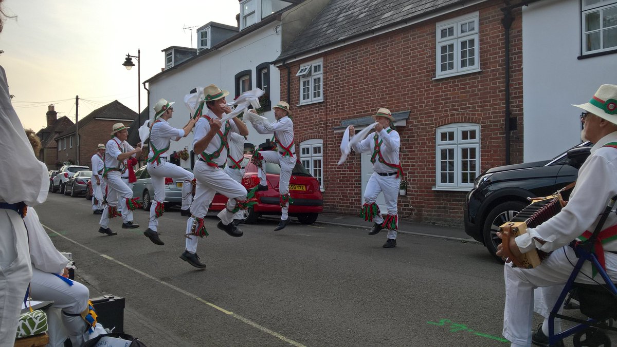SwannEvents's tweet photo. @WinchMorrisMen Lovely evening in Romsey watching Winchester Morris Men dancing with great vigour. Well done chaps! An excellent performance https://t.co/zCcBI8n1aJ