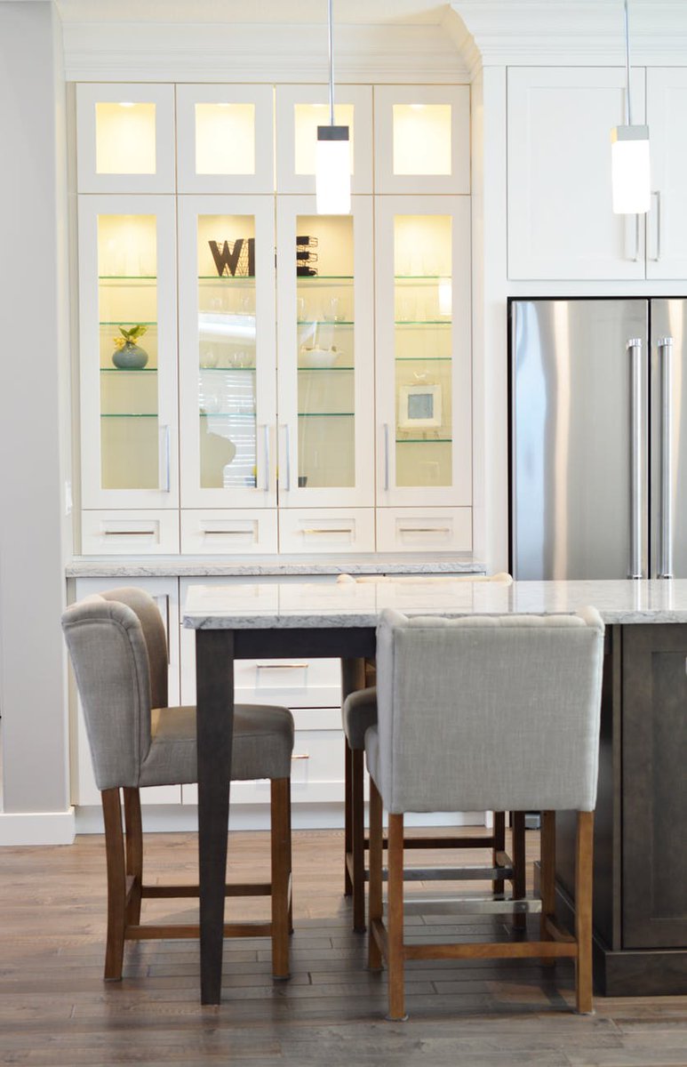 NhanceWest's tweet photo. A quick note on one of our Favorite kitchen trends for 2018.... can you guess what it is?

Check out this blog for some ideas on how to make your kitchen “POP” with this trend! 

#kitchen #kitchendesign #decorate #interiordesign  #luxury #Nhance #woodwork 
https://t.co/SLi3altJES https://t.co/H0p2Vsdpiw