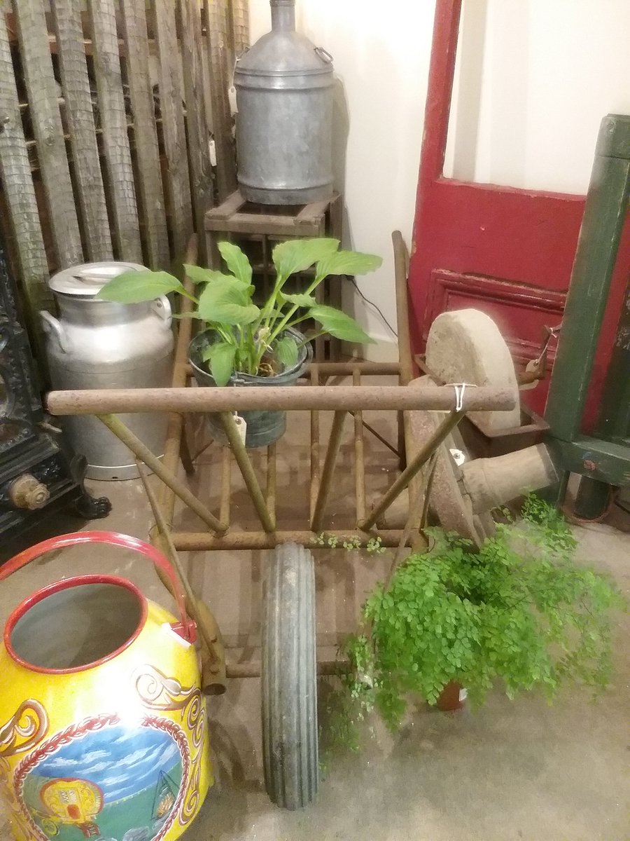 WoodruffBarn's tweet photo. Can't tell you how much I'm enjoying accumulating and displaying stock in my newly acquired room @corbridgeantics ☺ https://t.co/JLtYT9fraP