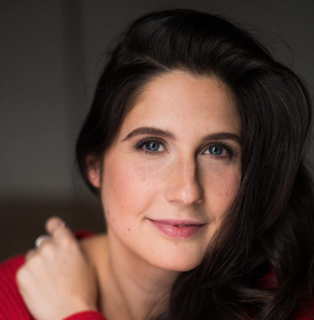 Alexia Gourd : 7 questions à une artiste plurielle #danse lesmeconnus.net/alexia-gourd-7…