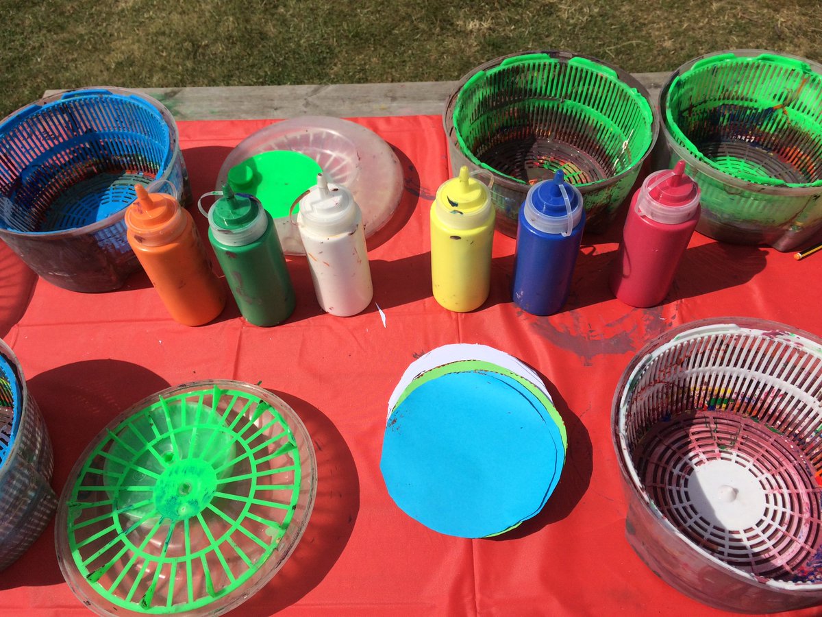 annacmmurray's tweet photo. 🏳️🌈 The sun certainly had his hat on today! Here’s a wee taste of #ColourOfSummer- Free family art making and exploring outside and indoors every day @NatGalleriesSco till August 12th 🏳️🌈 https://t.co/Ps8ndR9Y09