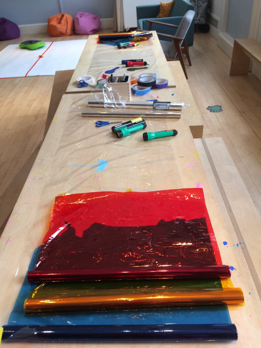 annacmmurray's tweet photo. 🏳️🌈 The sun certainly had his hat on today! Here’s a wee taste of #ColourOfSummer- Free family art making and exploring outside and indoors every day @NatGalleriesSco till August 12th 🏳️🌈 https://t.co/Ps8ndR9Y09