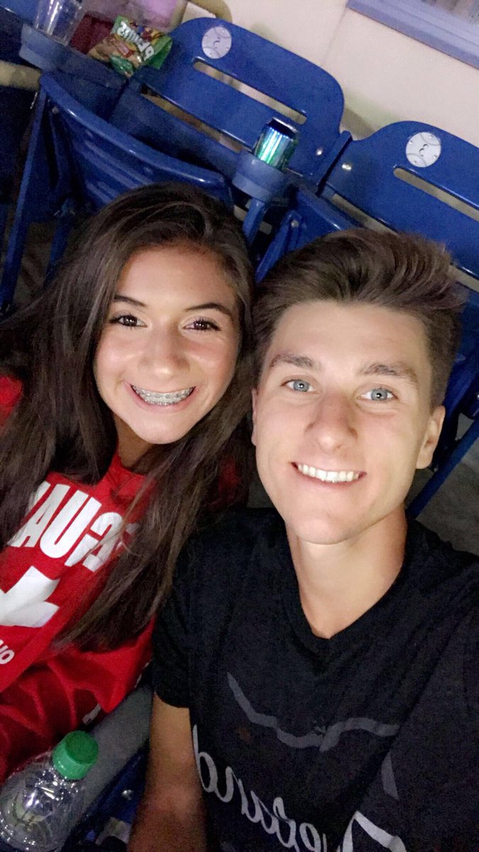 jenna_mel_'s tweet photo. you know you’re gonna have a fun time when you’re with these people https://t.co/xNHL30yo6m