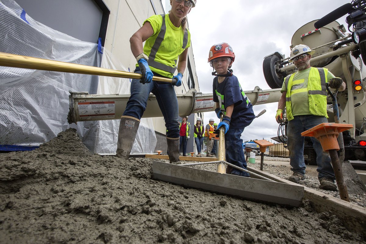 SkanskaUSA's tweet photo. Every morning this past school year, first-grader Jacob, walked to school carrying a “thank you” sign to show his gratitude to our team building his new school, @tacomaschools. To show how much this meant to our team, we decided to make him an honorary superintendent for a day. https://t.co/Lf2W9nOHB4