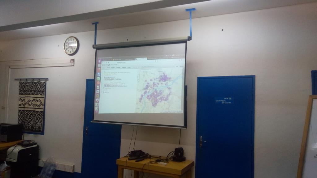 Honorable_Nath's tweet photo. |Day4 of #OSM &amp; #SIG at the Faculty of Sciences and Technics in #Bamako | 
Students are learning to extract #OSM Data with  #Overpass #Hot_Export &amp; #Geofabrik tools.
@hotosm
@ProjetEOF 
@osmafrica 
@OSM_Mali
#ActionOSM_FST2018 
#Map4Ml https://t.co/icR9AVSDZw