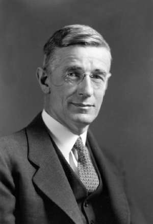 ChristinaDEI's tweet image. This month, 1945, the Atlantic Monthly published &quot;As We May Think&quot; by #VannevarBush then Science Advisor to the Pres which influenced so many pioneers of the information age - hear #TimBernersLee #DougEngelbart #TedNelson #AlanKay etc at this 1995 event bit.ly/1DzloAF