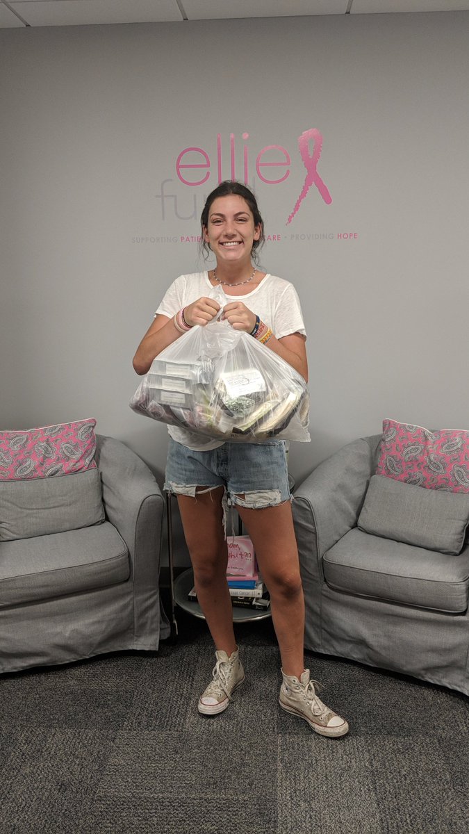 It certainly takes a village to deliver nearly 100 prepared meals to our patients! Many thanks to all of our dedicated volunteers, including Donna Fessler and Erica King for helping to ease the stresses of everyday life for those we serve. 
#ThankfulThursday