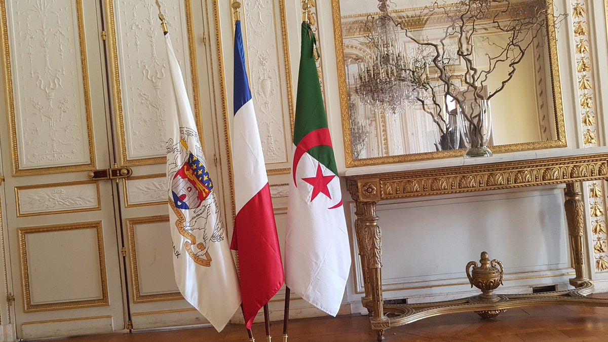 mkamelALOUI1's tweet photo. Délégation de l'association S #sidihouari #Oran composée de 18 universitaires et des Drs Breksi et Sanhadri. La délégation a été reçue au siège du Consulat et dans les salons Mairie #Bordeaux. Ces #algériens ont mis en valeur leurs actions dans le cadre projet NIA. Grand bravo https://t.co/MpoHzL9gyu