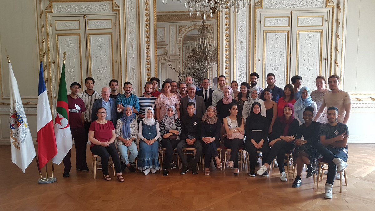 mkamelALOUI1's tweet photo. Délégation de l'association S #sidihouari #Oran composée de 18 universitaires et des Drs Breksi et Sanhadri. La délégation a été reçue au siège du Consulat et dans les salons Mairie #Bordeaux. Ces #algériens ont mis en valeur leurs actions dans le cadre projet NIA. Grand bravo https://t.co/MpoHzL9gyu