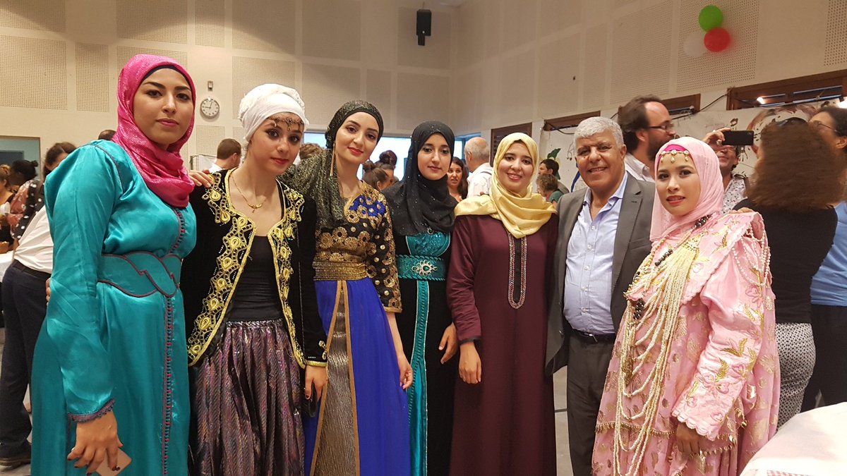 mkamelALOUI1's tweet photo. Délégation de l'association S #sidihouari #Oran composée de 18 universitaires et des Drs Breksi et Sanhadri. La délégation a été reçue au siège du Consulat et dans les salons Mairie #Bordeaux. Ces #algériens ont mis en valeur leurs actions dans le cadre projet NIA. Grand bravo https://t.co/MpoHzL9gyu