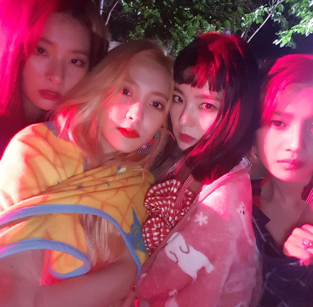sewuIgi's tweet photo. saudade de vcs e saudade da era icônica que foi red flavor 💚💖💙💛💜): https://t.co/GNEs5CffEJ