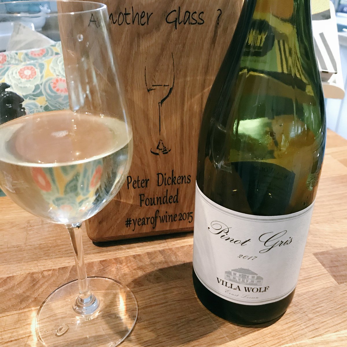 pietrosd's tweet photo. #yearofwine2018
Pinot Gris “Villa Wolf” #pflaz
2016
Super fresh & zesty citrus with tropical fruit notes Delicious 🍷
@jimofayr @fabienlaine @JMiquelWine @winewankers @Fiery01Red @frankstero @Oberreimer @thewinetattoo @SteveKubota @DemiCassiani @boozychef @MacCocktail @PBMMW https://t.co/xbKM6I5pWZ