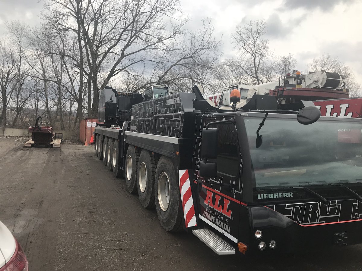 Zac_Kazzz's tweet photo. @CamHeyward @steelers How about 500T crane??? #ALLCrane https://t.co/5OrBI94w7Y