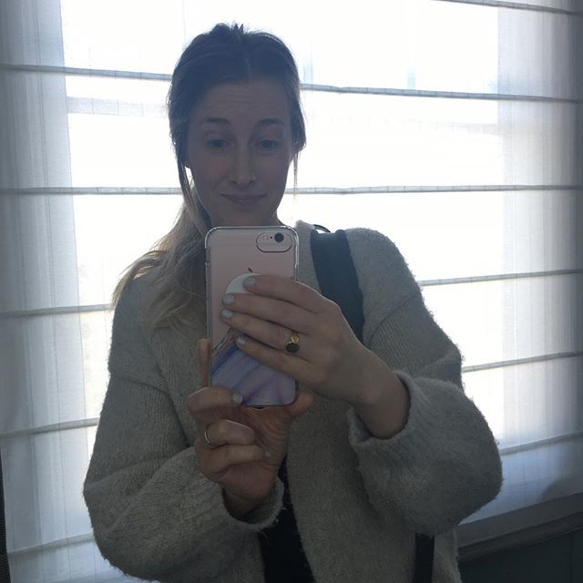 thesesimpledays's tweet photo. Breaking news: Travel and 3 day hair inspires middle part experimentation! 😂 (I haven’t tried anything new with my part since 2006) https://t.co/c7AT2jT2C5 https://t.co/nEDNt44FuP