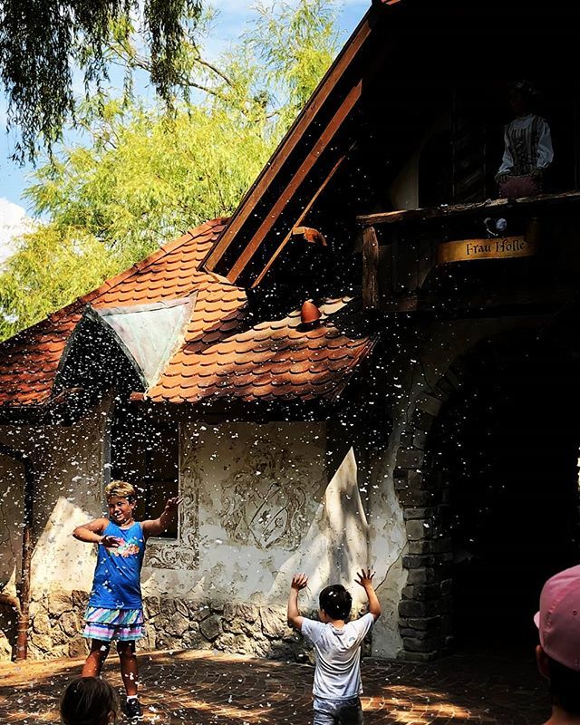 allisondanger's tweet photo. This moment of pure childhood joy was captured by my husband and looks like an old painting. The amazing power of bubbles. #EuropaPark #Fairytale #Germany #RustGermany #themepark #childhood #Europe #travel #wanderlust #travelingfamily https://t.co/fwfj1qnZ5G https://t.co/dphNmQLugX