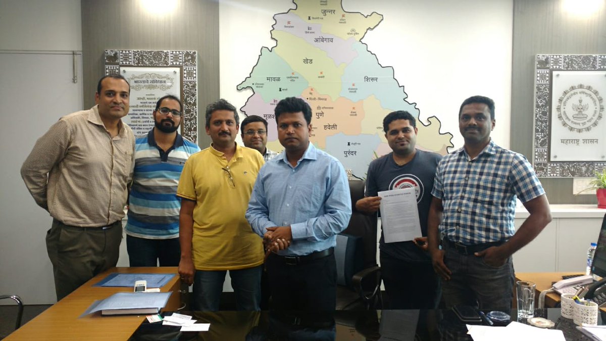 DippPune's tweet photo. Forum members met with Collector of Pune Mr Naval Kishor Ram to again understand how he can DIPP startups overcome hurdles being faced by them on banking, grants, licenses front,govt tie-ups etc. He's assured meeting on the banking front next week. #StartupStruggles #DIPPPune https://t.co/OXN8KC27Fi