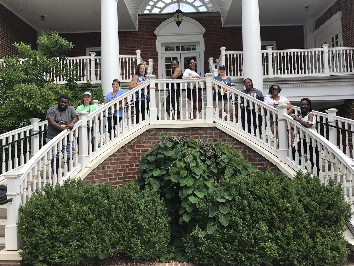 HHS__SADD's tweet photo. We β€οΈ all of our Newport News amazing adults!! #nnpsproud #YADAPP #YADAPP2018 https://t.co/oAdK2coBDM