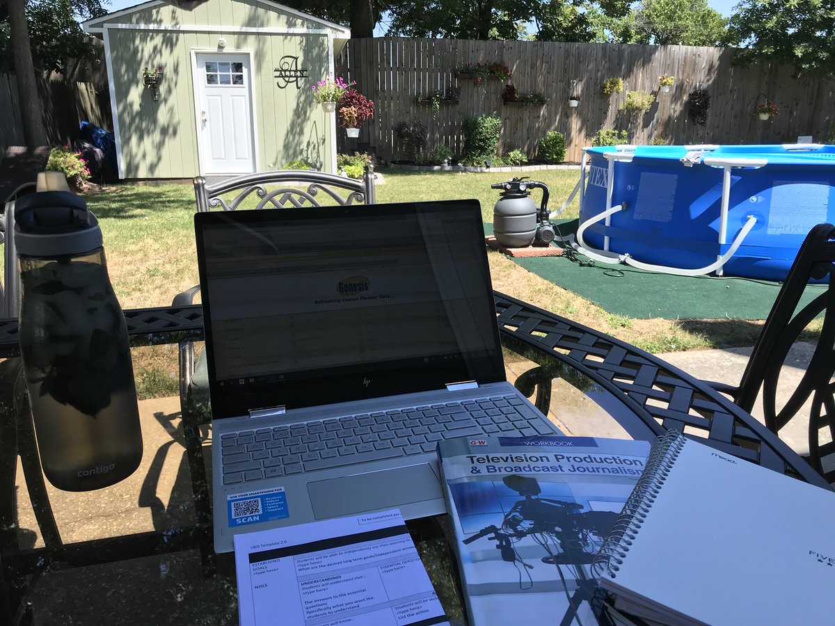 MrsAllen204's tweet image. Could get use to my new office #TeacherLife #curriculumwriting #journalism3