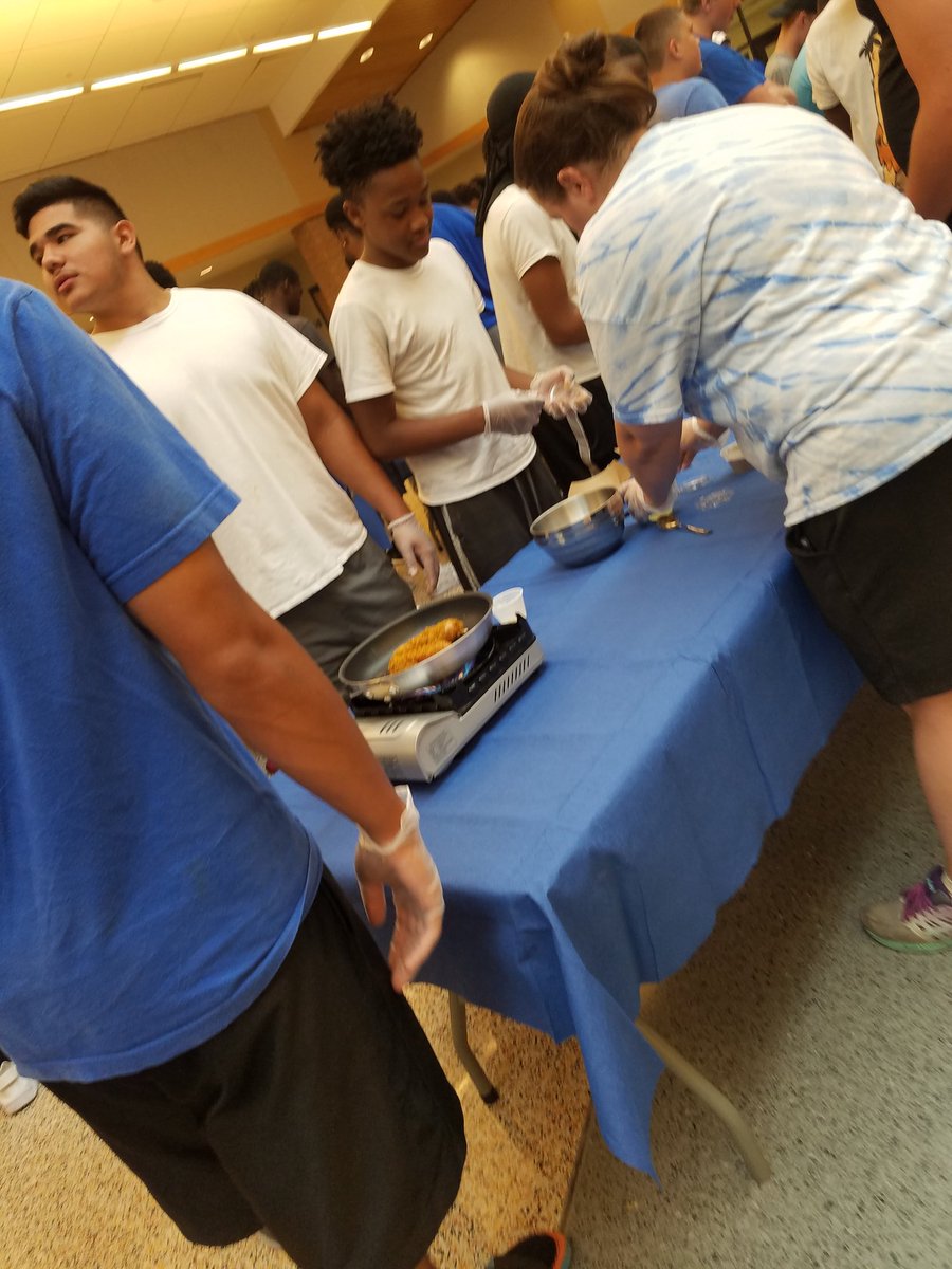 FoodTruckHCSD's tweet photo. Today in Hamilton we learned  Part 2 of our Sports Nutrition Presentation 
 and hands on demo!! The demo was chicken three ways...cajun, herbed and dill mustard!! Great team work Hamilton Football Team!!
@ChefAustinK12
@Hamilton_HHS 
@ChartwellsK12
@Hamilton_CSD 
@BigBlueFB https://t.co/R1JSwoJ0dh