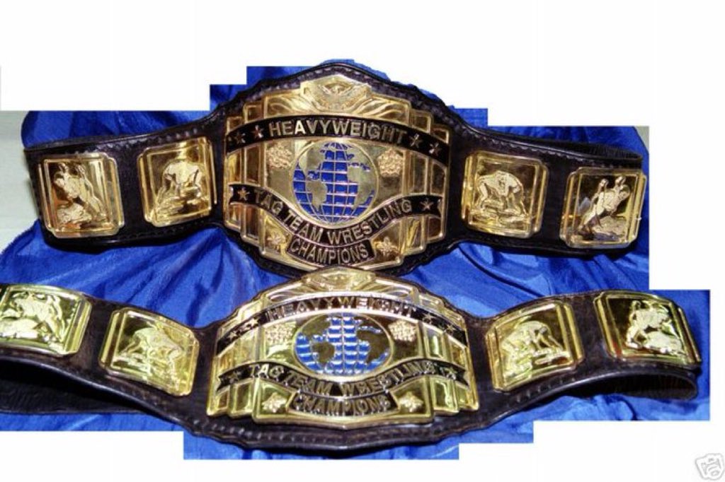 CircleTV's tweet photo. @QueenCityFed @QueenCTaylor The Tag Team Titles were going to be on the line as The Birds of Prey @RavynLovelace & #MorigganShade took on the #ClearConnection #CoolKids @MyLoveOnTheRox & @Kenzi_Grey https://t.co/mrs4ARLL6e