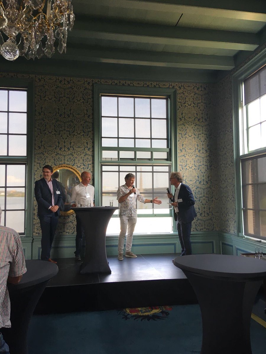 Vispassages in de nieuwe Ipenslotersluis en de Diemerdammersluis vandaag feestelijk geopend. Twee nieuwe verbindingen tussen het IJmeer en het Noordzeekanaal-Amsterdamrijnkanaal en boezemwateren van waterschap van Amstel, Gooi en Vecht