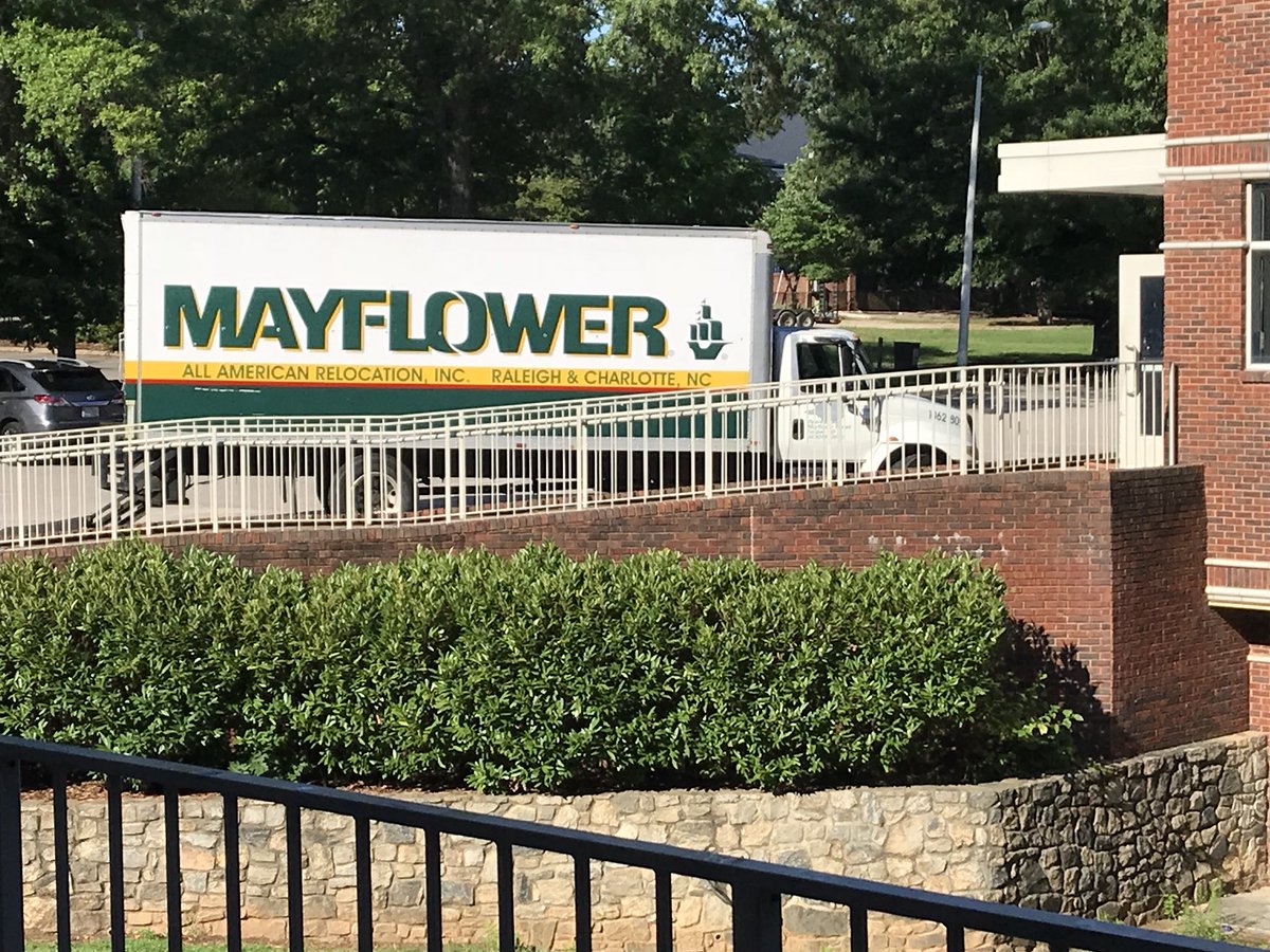 lesliewtaylor1's tweet photo. Oh, my sweet @wileyelementary. Catch you on the flip side! Her emptiness made me shed a quick tear this morning (seriously). You can (temporarily) find us @underwoodgtm if you need us! *Thanks Underwood friends for letting us bunk up! #LastMovingVan #WileyOnTheMove #RenoFun https://t.co/IoscGE9W2V