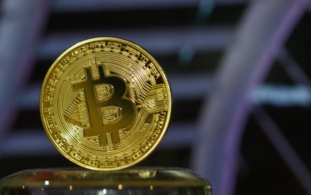 johnjones_96's tweet photo. #CryptocurrencyTradingApp, #HowToInvestInCryptocurrency Emin Gün Sirer: "We are seeing some of the emergent properties of LN. In five months, number of routes increased 10x, but probability of successful routing did not increase at all. Its failure probability seems to be scale- https://t.co/4JLqU7cxVa