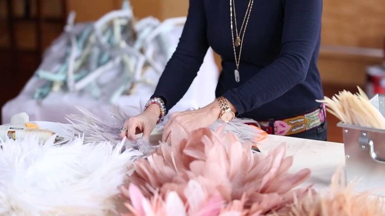BeSoStyle's tweet photo. Throwback to a fav DiY + some good JuJu. Happy Thursday friends!✨#crafts #craftingfun #diy #finditstyleit #ihavethisthingwithpink  #diydecor #homedecor #maker #interiordesign #jujuhats #likedvideo #diyvideo 
https://t.co/dpPhBDXKCb https://t.co/goDn9MoYFj