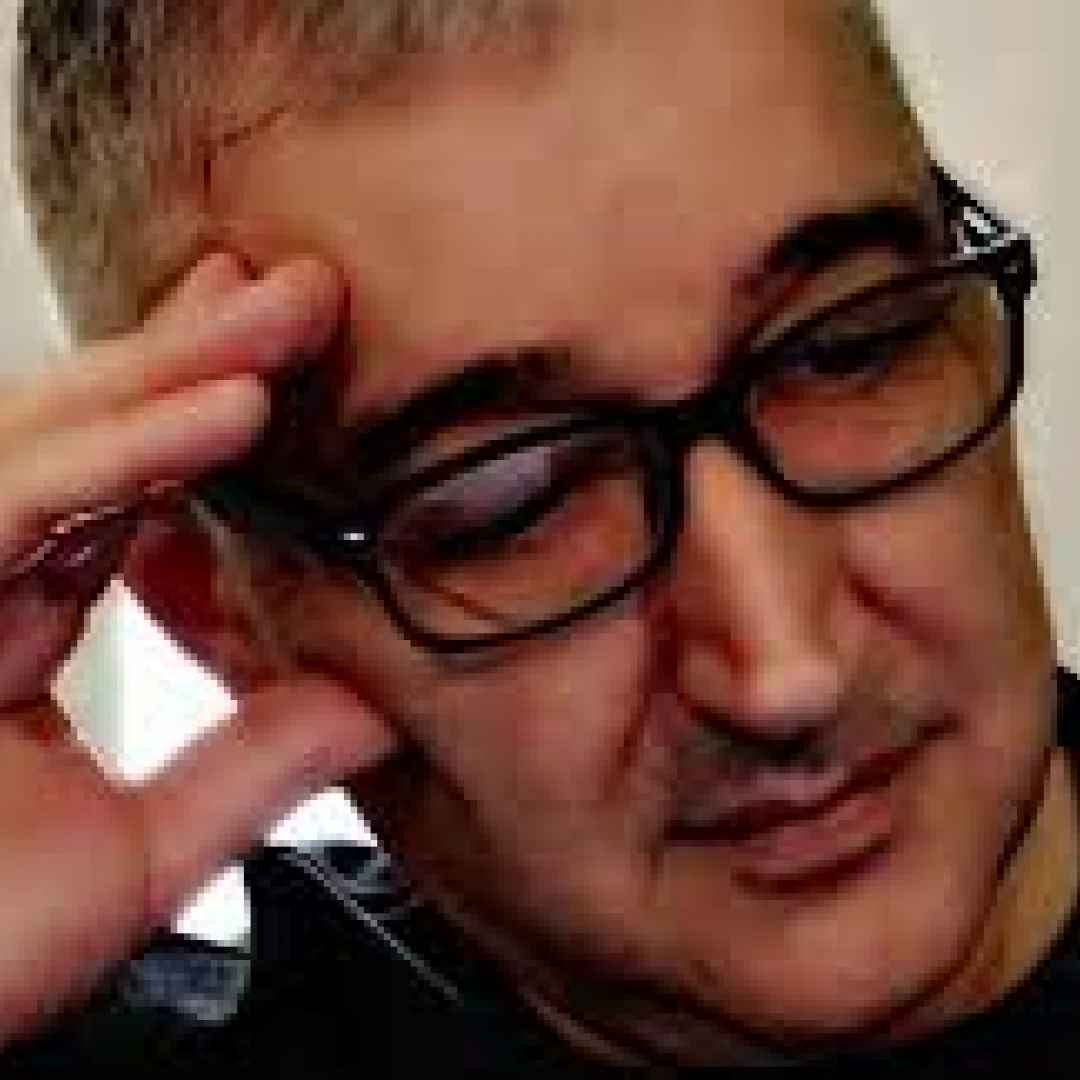 Emersioni: Michele Caccamo punta sul talento e nuove sfide narrative: Il nuovo marchio editoriale pensato per gli #Autori emergenti. La direzione editoriale è affidata a Michele Caccamo - scrittore e poeta - già direttore di collana in Castelvecchi, noto… diggita.it/story.php?titl…