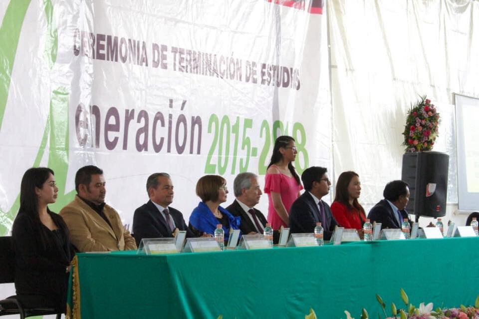 HectorVelascoM's tweet photo. Un placer ser padrino de la generación 2015 - 2018 de la Preparatoria Oficial No. 56 de Santiago Yeche, #Jocotitlán en donde el 85% de mis ahijados ya saben que carrera estudiarán. Queremos ver más profesionistas comprometidos con el país. #FelizJueves https://t.co/UPU5kWJjzC