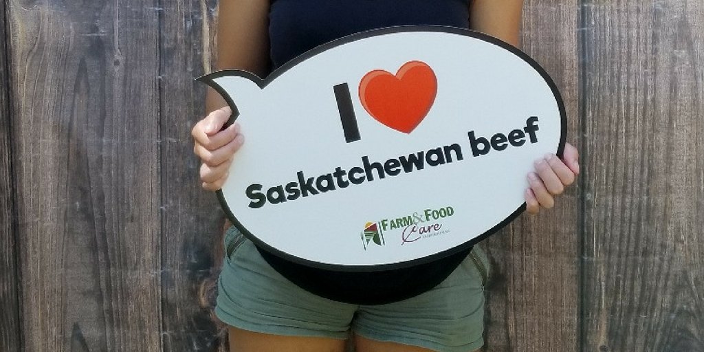 FarmFoodCareSK's tweet photo. Follow along with our lunchtime black box competition @TasteofSask with @Craddy1971 and @ChefDoucette Our #LoveSaskFood ingredients: #EyeoftheRound #FrenchsMustard #RedOnion #PortobelloMushroom #GreenLentils #Rosemary #ourfoodhasastory #tasteofsk https://t.co/o1cNAXsufE