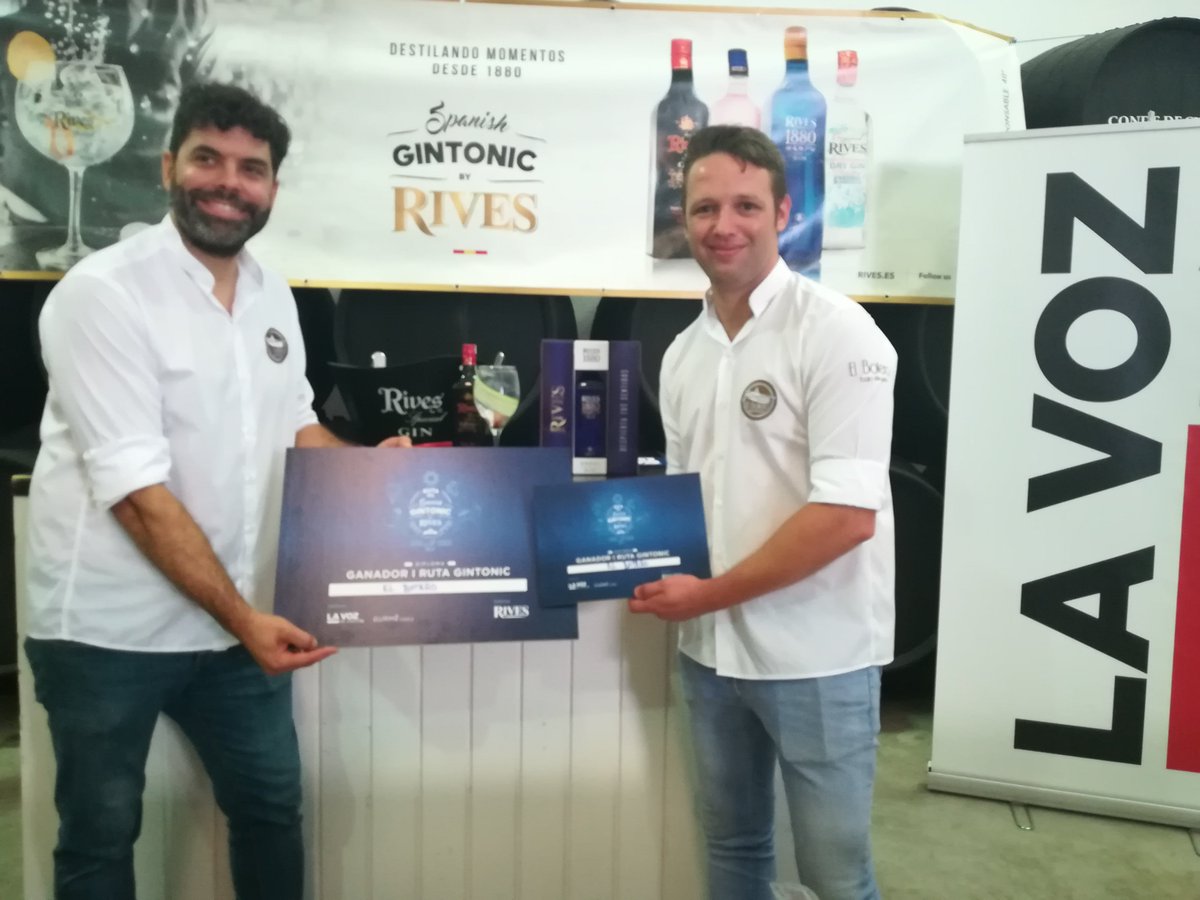 GURMECadiz's tweet photo. El gin tonic elaborado por #elbotero de #sanlucar gana el premio de la #rutagintoniccadiz de @LaVozdeCadiz y @GURMECadiz patrocinada por @Gin_Rives. ¡Enhorabuena a los ganadores! #Verano2018 #Cadiz https://t.co/RsJrhnjloq