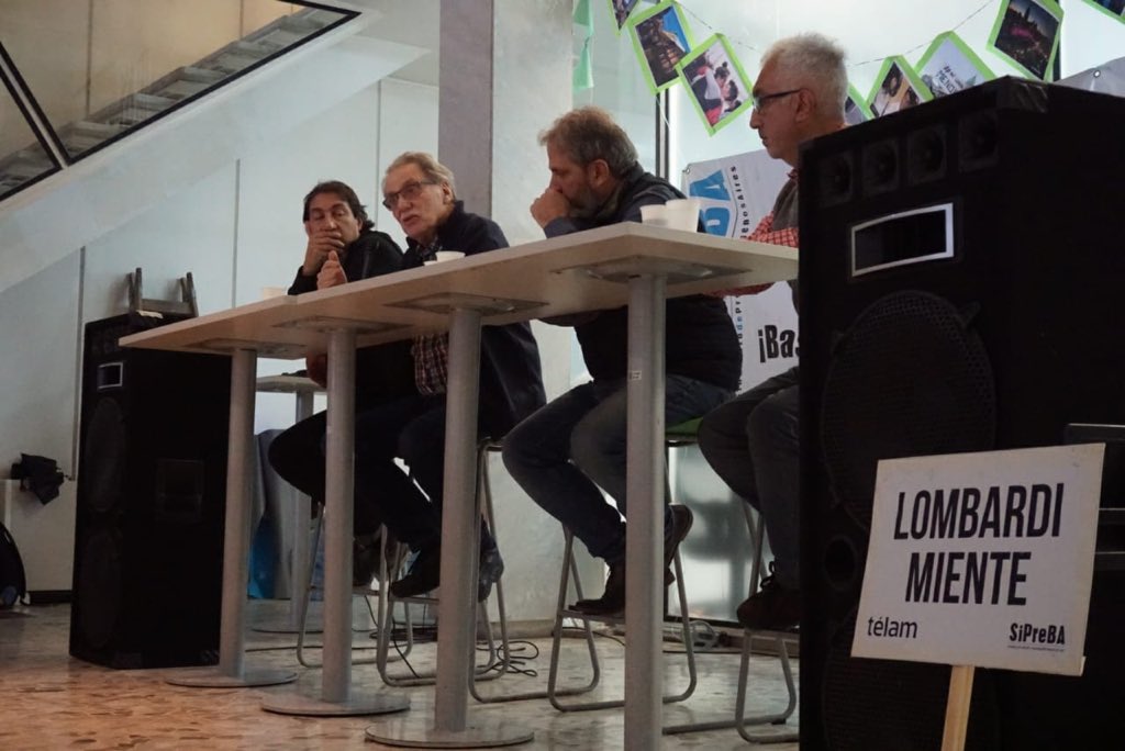 somostelam's tweet photo. #AHORA I Alejandro Delgado Morales (@somostelam), @IsmaelBermudez1 (@clarincom), @diegopietrafesa (@telefe) en el foro sobre el periodismo y noticias falsas. @hindelita (@infobae y @TV_Publica) nos envió un texto. #HoyFaltaTelam #357adentro #ReincorporacionesYa https://t.co/pRt9IjyCgM