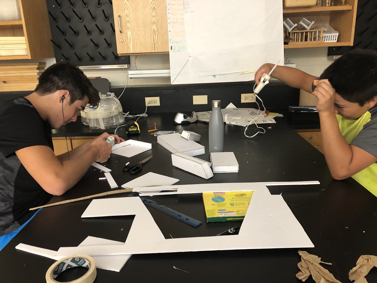 MsBledsoe155's tweet image. Our young #innovators hard at work #IDEAchallenge #STEAM #ASD4ALL