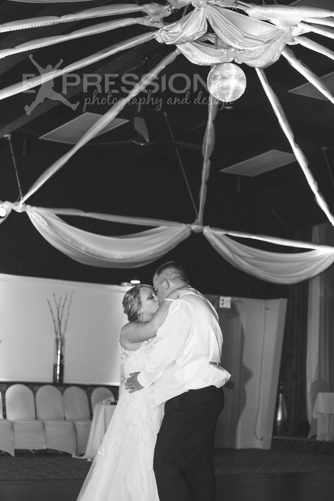 EXPdesign31's tweet photo. We love weddings! #2019wedding #tietheknot #weddingphotography https://t.co/IkkC78sT6t