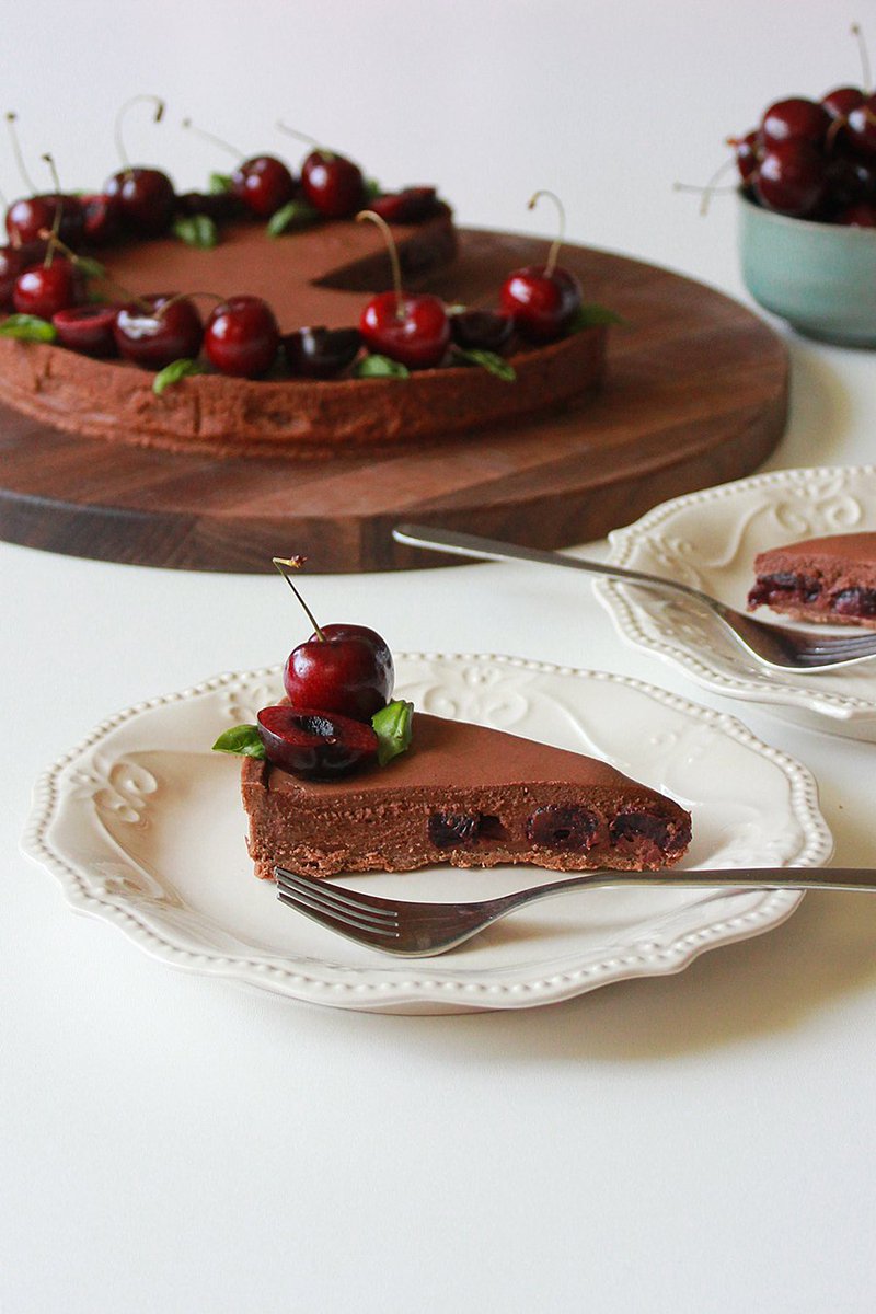oh_sweet_day's tweet photo. A peak inside that gorgeous roasted cherry chocolate cream pie made with @BCTreeFruits cherries! 🍒🍫🍒🍫Recipe https://t.co/w2r8hZVqje  #OkanaganGrown #LookforourLeaf #BCTFCherries #sponsored @foodbloggersCA https://t.co/AZGdUYxbNy