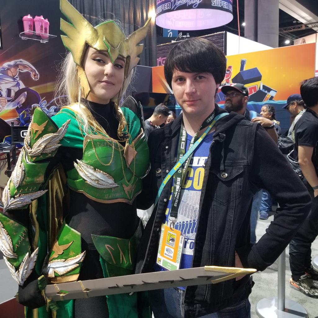 Met @_phasma_ Queen Valla today at #SDCC2018 and a bunch of the @LAValiant staff. Can't wait to scream about video games tomorrow with them at #LiveTheLegacy tomorrow at @CaliComfort #WingsOut #VALLA