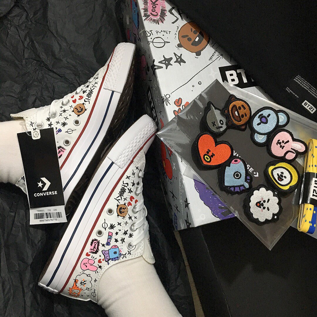 Rubifr0mTae's tweet photo. POR FAVOR NECESITO ESOO!!!
@BT21_  y @converse_mexico 
COLABOREN!!!! 😍💜💜💜👌

@BTS_twt #KCAMexico #ARMY https://t.co/WZR9WrGsj5