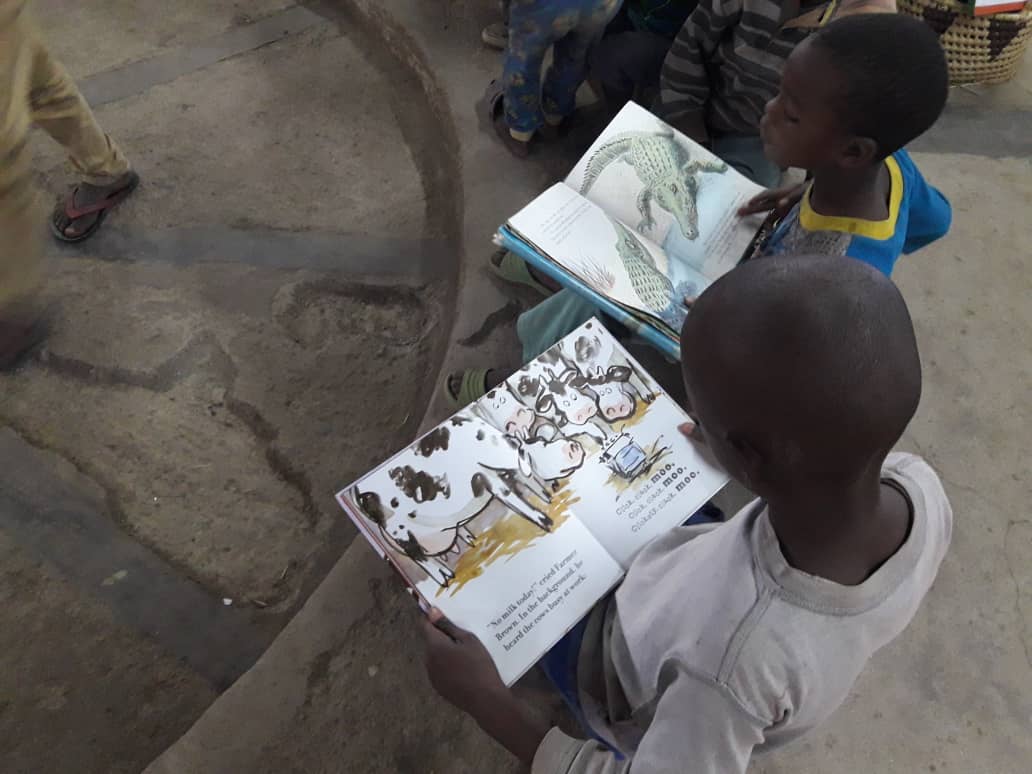 LubutoLibrary's tweet photo. Looking for something fun to read? This #LubutoLibraries patron is really enjoying "Click, Clack, Moo: Cows that Type." We are so thankful to @doreencronin1 and #BetsyLewin for writing a special inscription to our children in this one! https://t.co/D3SLKjW3TB