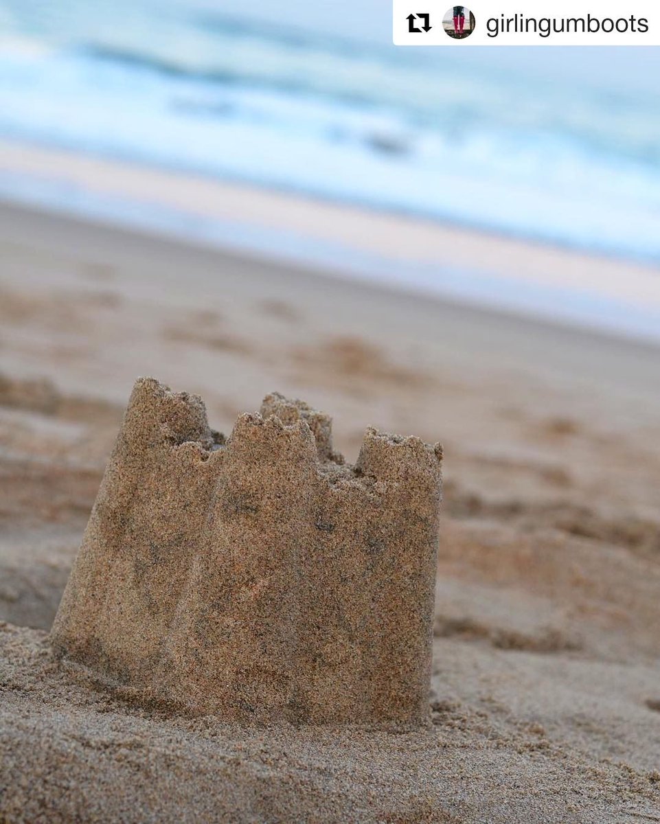 ExclusivelyKzn's tweet photo. #Repost @girlingumboots:
We know that the tide 
will inevitably come in and 
sweep the sand castle away. 
The trick is to enjoy it fully 
but without clinging, 
and when the time comes, 
let it dissolve 
back into the sea.
~ Pema Chodron https://t.co/pPgqPJQMG4