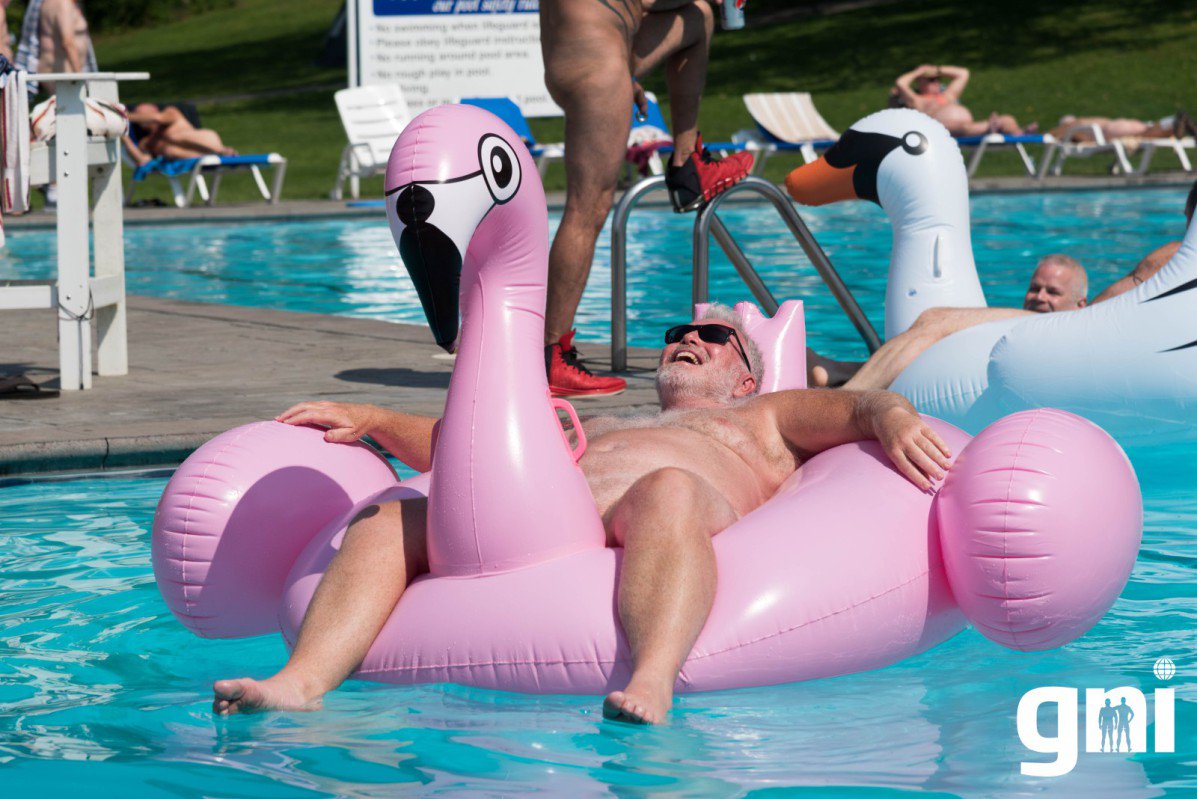 gaynaturists's tweet photo. #thisisthelife #funinthesun #nudelife #nudeisnatural #nakedisnormal #noshameinnaked #nudistvalues #allbodiesaregoodbodies #getoutsideandgetnaked #nudist #nudefreedomunleashed #nudedriving #nudefitness https://t.co/tkfRq92nza