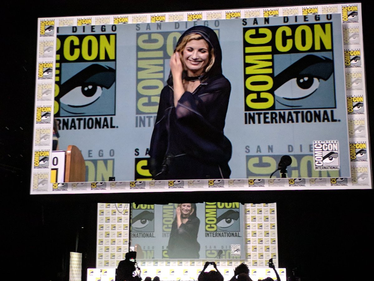 lawryee's tweet photo. #SDCC Hall H goes wild as the new #DoctorWho -- Jodie Whittaker -- takes the stage. #FANDOMlive @getfandom https://t.co/hn04xLwRi8