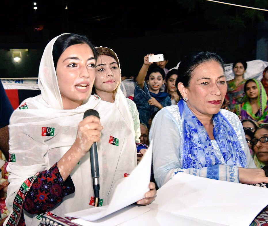 LaLaMuneer33's tweet image. BiBi @AseefaBZ campaigning Chairman @BBhuttoZardari constituency NA200 Larkana ps10 Adi Faryal talpur, corner ladies meeting at Banguldero. 
#NA200 #PS10 #ElectionCampaign2018 #AwaamiManshoor 
@BakhtawarBZ @AqrabaFatima @SabaMirzal