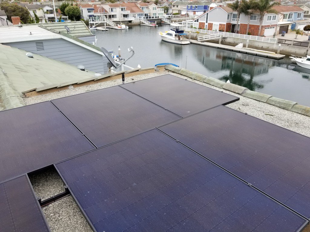 Summer is here. Beat the heat with solar. greenrevenergy.com/2018/07/19/sum…
