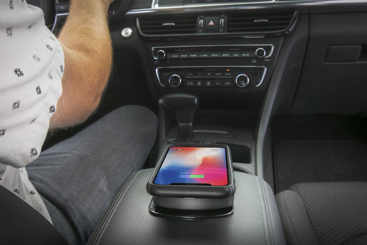 Scosche's tweet photo. MagicMount Charge Surface holds your phone securely in place while charging it up.
.
.
.
.
#scosche #magicmount #magicmountcharge #qi #qiwireless #qiwirelesscharging #magneticmount #phonemount #devicemount #accessoriesforlife https://t.co/N3ZEc4zAld