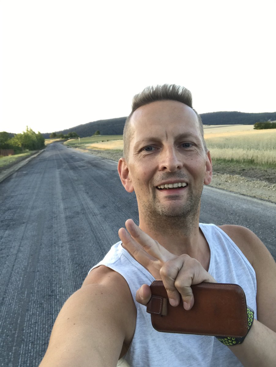 derSchniep's tweet photo. 8k Fahrrad Test ok 👌👍💪 alles gesperrt Highway gehört mir. 🤪🤣
#ohneMotor #derwilldochnurlaufen https://t.co/tpEzCa7Og5