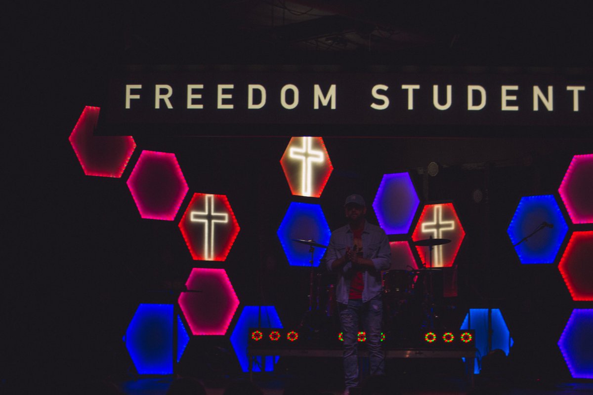 FreedomStudent's tweet photo. Freedom students, last night was unbelievable! In our message we talked about connecting and what we’re plugging into.This week we challenge you to really think about what you’re plugging into. Get together with your friends this week, talk about the message and make CONNECTIONS! https://t.co/EmhUbkUFxz