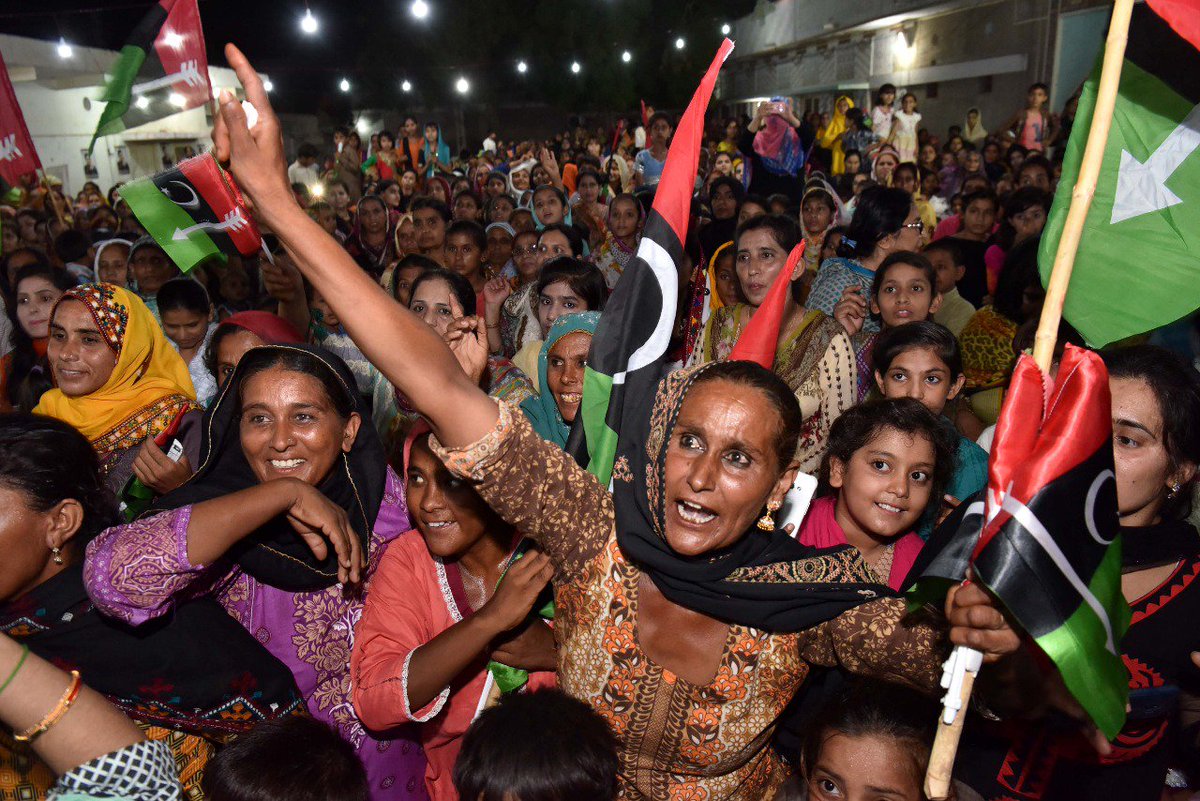 LiaquatShahani_'s tweet image. BiBi @AseefaBZ campaigning Chairman @BBhuttoZardari constituency NA200 Larkana ps10 Adi Faryal talpur, corner ladies meeting at Banguldero. 
#NA200 #PS10 #ElectionCampaign2018 #AwaamiManshoor 
@FaryalTalpurPk