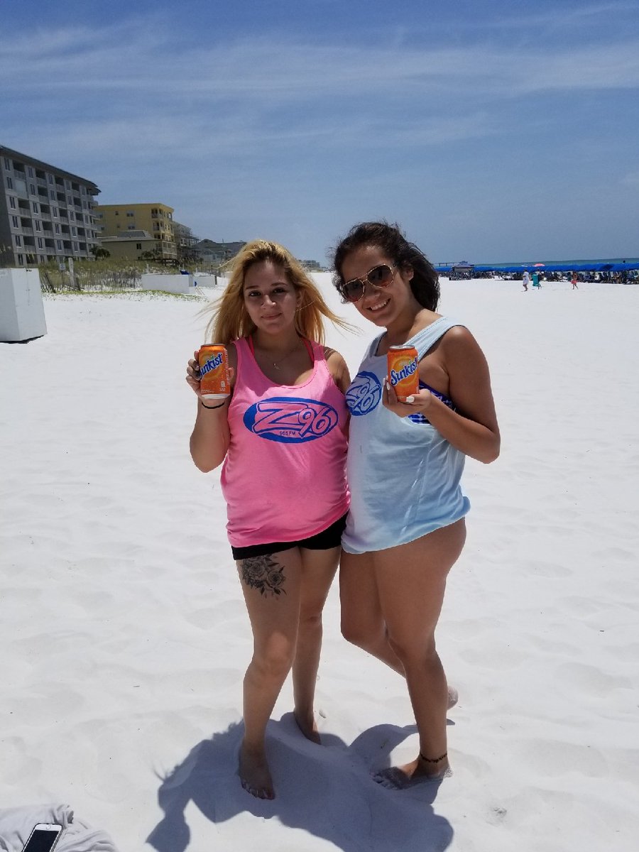 z96fwb's tweet photo. When summer gets HOT... #z96beachpatrol @SunkistSoda #kcssandbar #taste @z96H https://t.co/PbYyUKNiil
